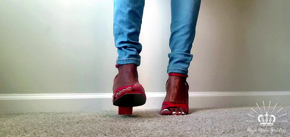 Mya Mula Goddess: Zapatos rojos malcriados golpeando los pies humillación
