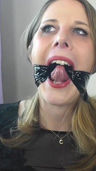Cassie의 BDSM 개그 시도 및 이야기