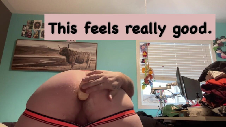 Bigwhitecock: 买了一个10英寸的假阳具并住它。一直深入..
