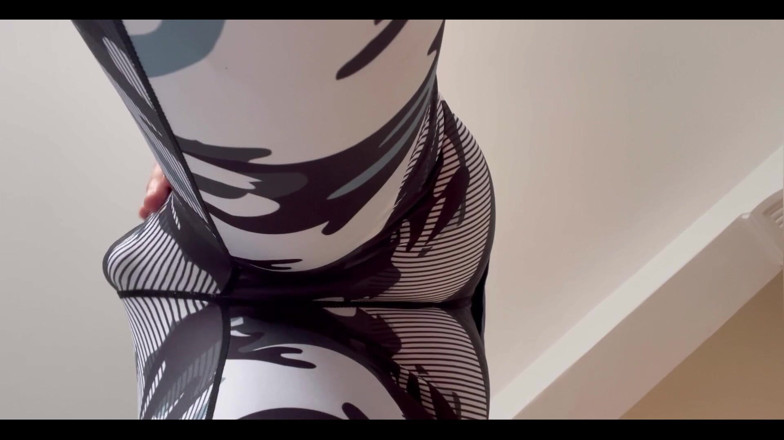 Twohotb: New Gym Pants
