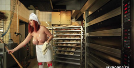My Boobs: Alexsis Faye bekerja di Bakery