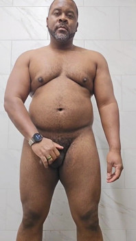 Nua no banheiro