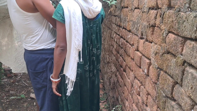 Trilokinath: Servitoare indiană desi în aer liber