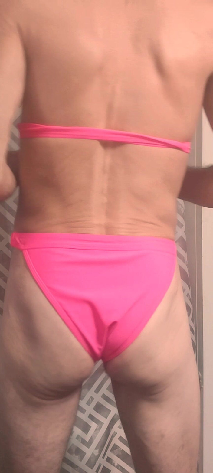 CD Michellex: Transvestit trägt neue rosa dessous