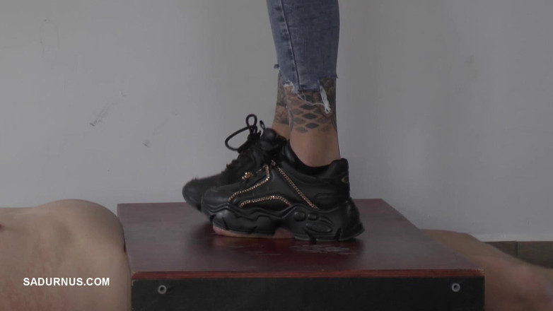 Sadurnus: Bà chủ Cleo kết thúc tình yêu hạnh phúc!