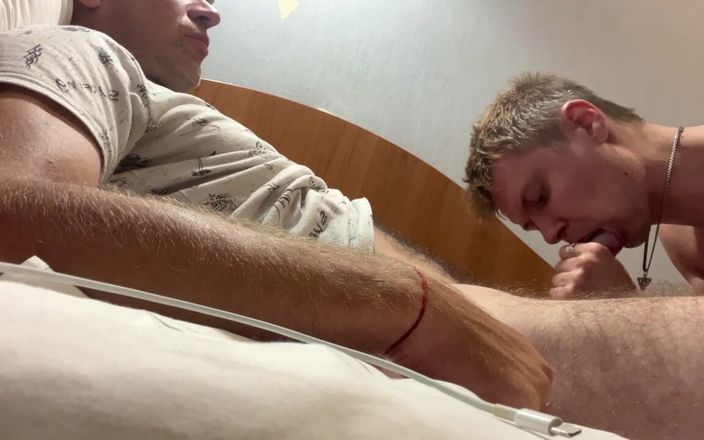 MaxHotty: Chupar um ao outro com padrasto e gozar na boca...