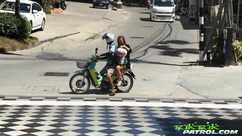 Trike Patrol - Tuk Tuk Patrol: Tenger Thais poesje geneukt