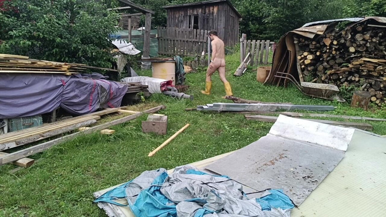 kickerscooter: Naked in the Garden: Dirty Handjob in the Pool