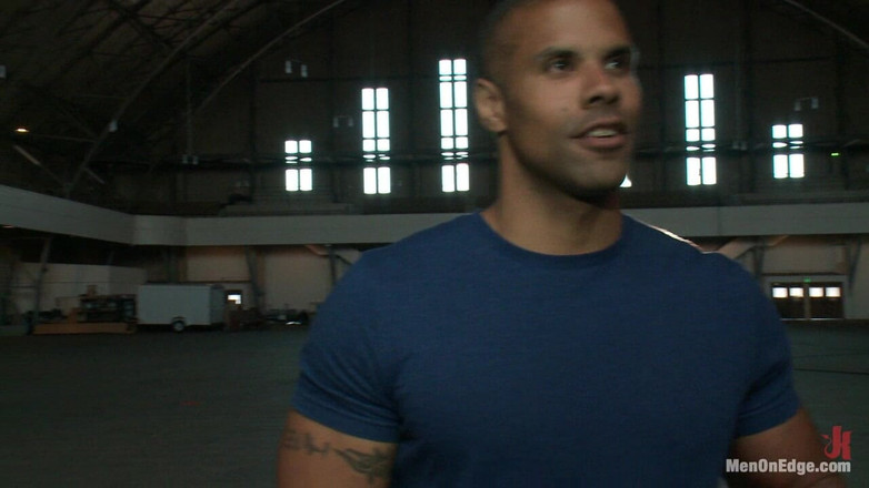 Men on Edge: Robert Axel - Straight Muscle God