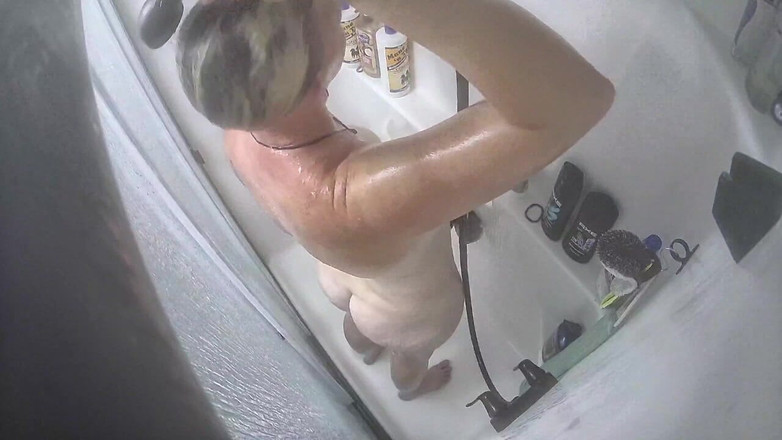 KittieNoOne: 샤워하는 Kittie