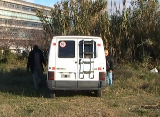 Bareback TV: Interracial fuck in the van