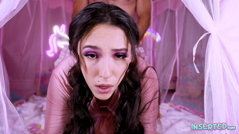 Inserted: Selena lubi się źle zachowywać