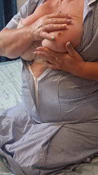 Asistenta obraznică Julie - Sutienul Dezvăluire și tachinare cu țâțe uriașe - 002-s-v-3-asistentă-țâțe