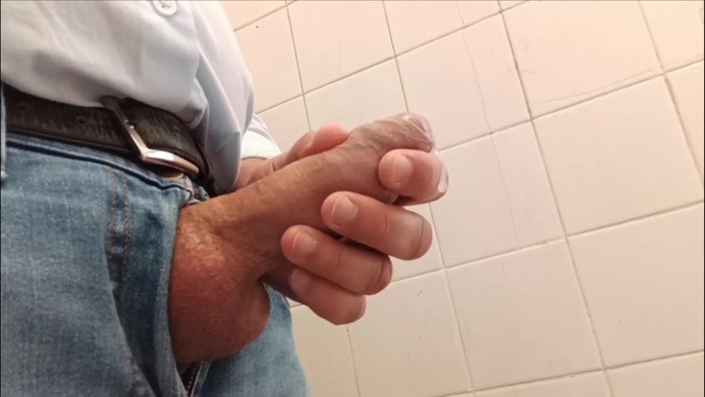 SjAtA94: Mature Man Masturbating in Public Places