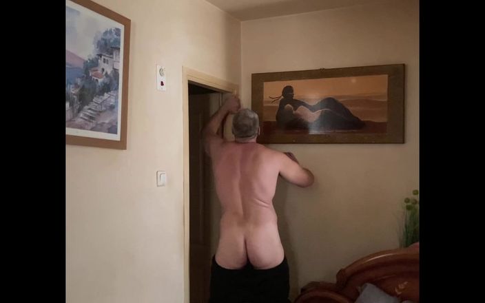 Alex Art: Khiêu vũ một mình