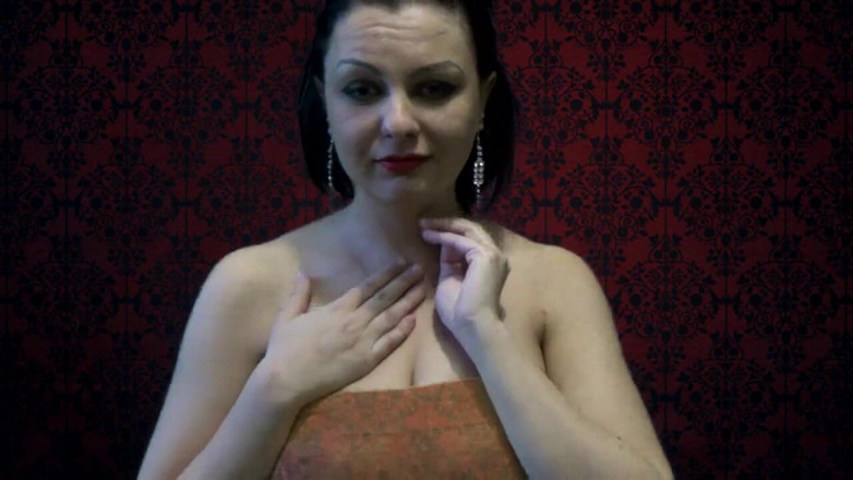 Goddess Misha Goldy: Brudna gadana brunetka milf w akcji JOI
