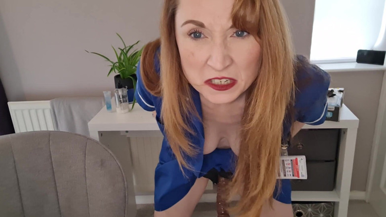 Lily kink: 간호사 임상 시험 거친 손 작업 및 페깅 처벌로 저하