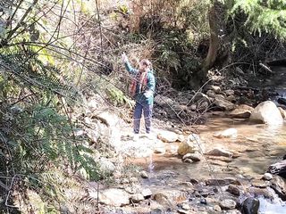 Pujaprem Love: Fick nach dem Spaziergang im Wald am Wasserfall