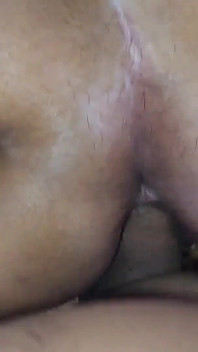 raani jesebel ke shaahi bedroom men garabar