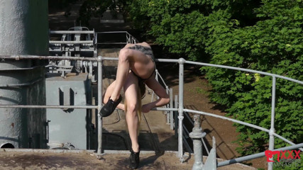 Gymnastic: Flexibilní dobrodružství na lodi se sexy šaty