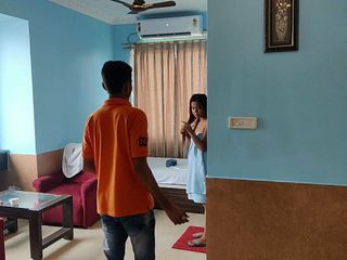 BengaliPorn: Ein Desi-model verführt einen hoteljungen und machte ein happy end...