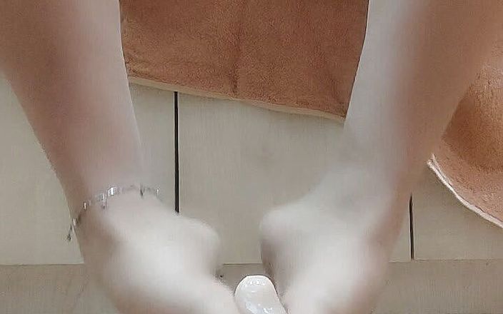 SexyAlbinaKiss: Dildo voetenbeurt