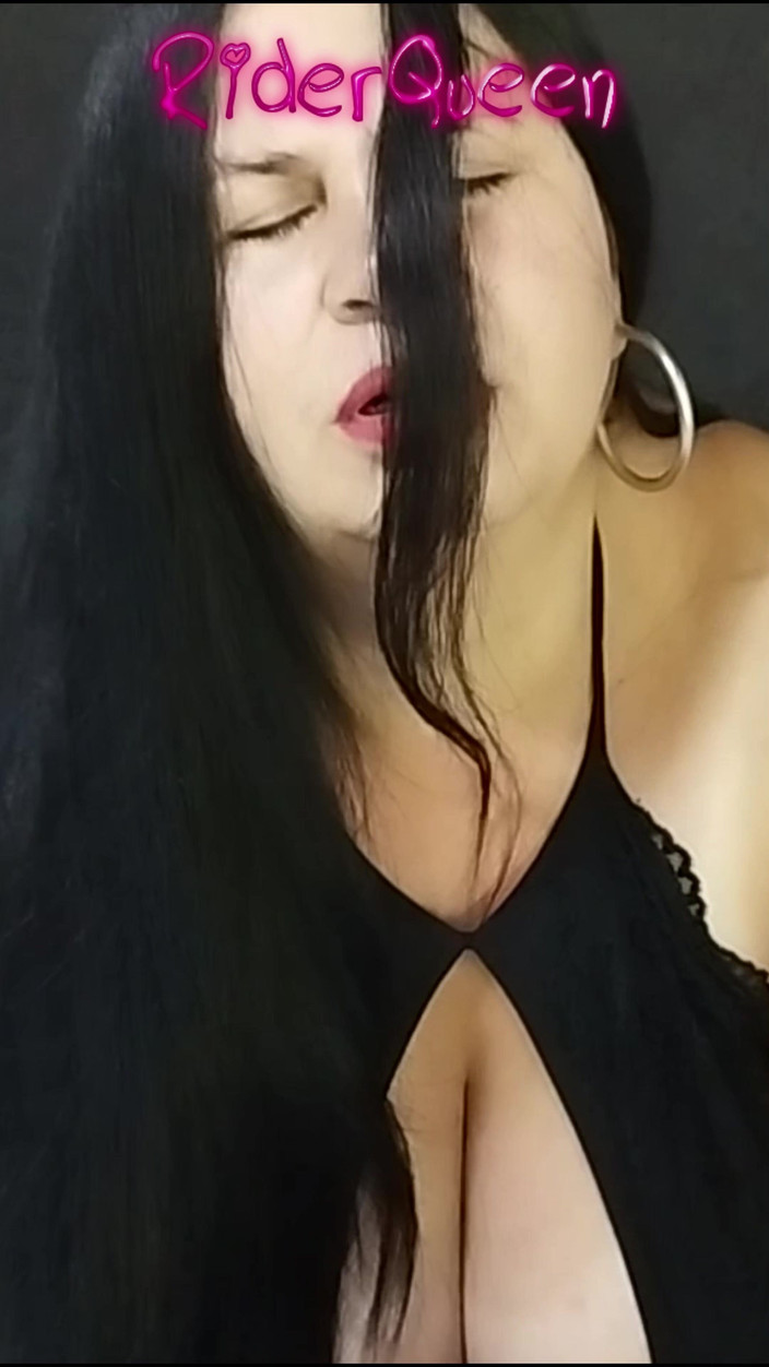 Riderqueen BBW Step Mom Latina Ebony: 与 Riderqueen 大屁股拉丁胖熟女啪