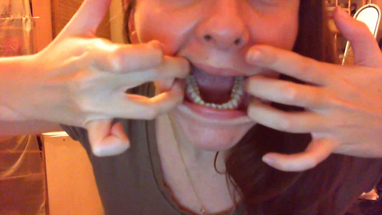Nicoletta Embassi: Mouth Exploration