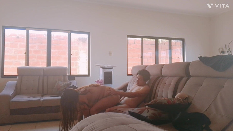 Kamila6922: Chupando a bunda da minha cunhada no meio da sala...