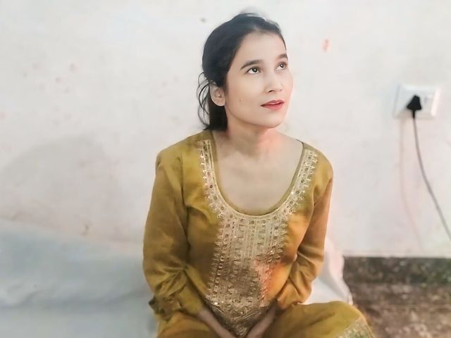 Ji Ne Mujhe Choda Aur Kisi Ko Bta Se Mana Kr Diya (Nasrin Khan)