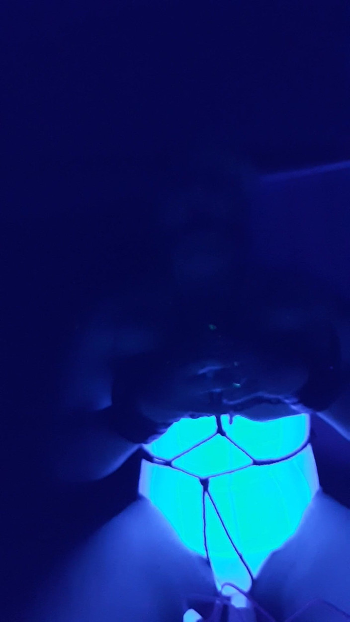 Roxxie rae page: Perhambaan lampu hitam