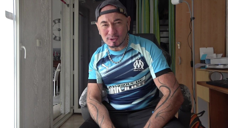 Bitch Girl Video: Dos pollas grandes en su culo