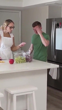 Pie and Pussy: Oliver's No Nut November termina com o serviço de enteada fumegante da Crystal