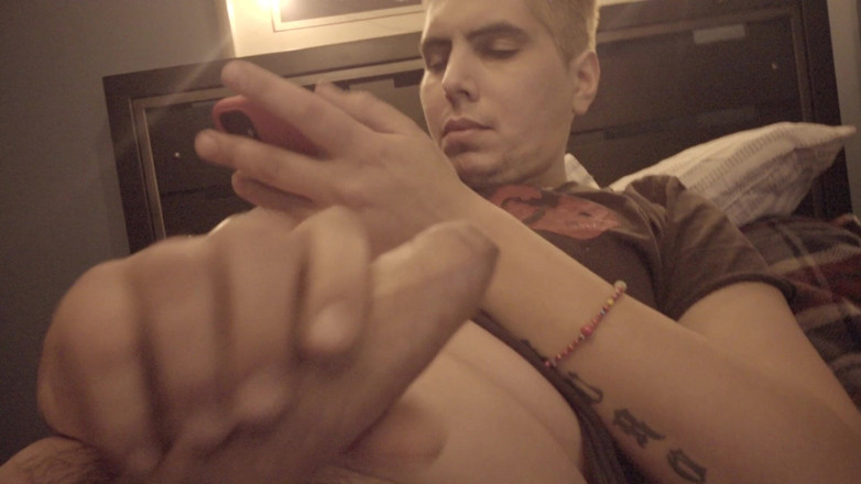 Andy snickerz: Otro tocando mi gran polla sin cortar