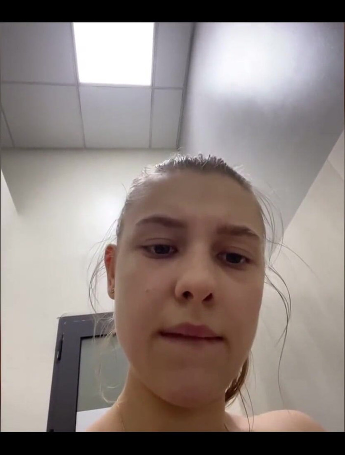 JuiceLussie: Squirting dużo i jebanie cipki. kremówka i spust