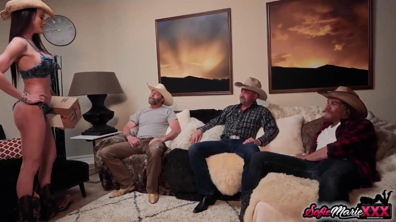 Sofie Marie: Pantat bahenol sofie marie dientot habis-habisan sama cowboy sampai muncrat...