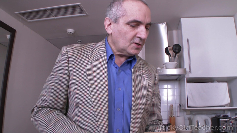 Tricky Old Teacher: Stary nauczyciel karze swojego leniwego ucznia swoim starym pomarszczonym kutasem