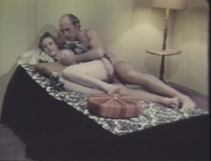 Vintage megastore: Vintage rubia nena follando con un viejo audaz