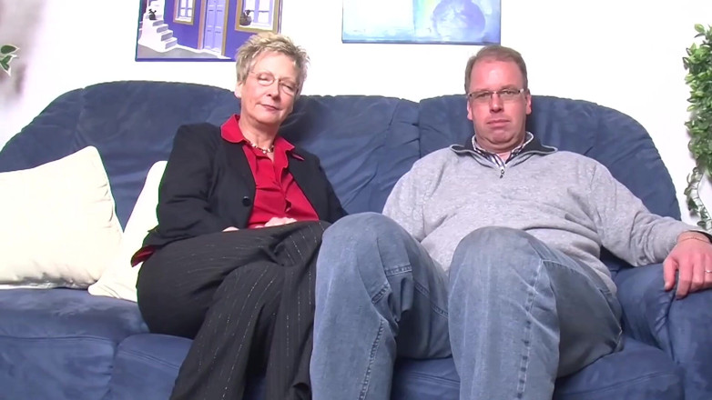 Deutsche Amateur Pornos: Hot Threesome for Two Cock-hungry, Wet Matured Grannies