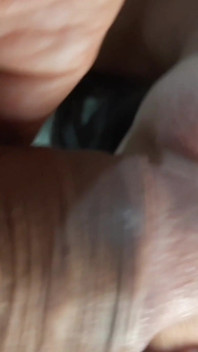 Elle a beaucoup sucé la tête de ma bite et mes couilles poilues