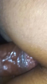Pongo todo el pene en el culo apretado de bhabhi, a bhabhi le gusta tener sexo al estilo perrito por la noche, diversión completa sola