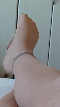 Foot Your Feet in Tights Are Looking for Lovers