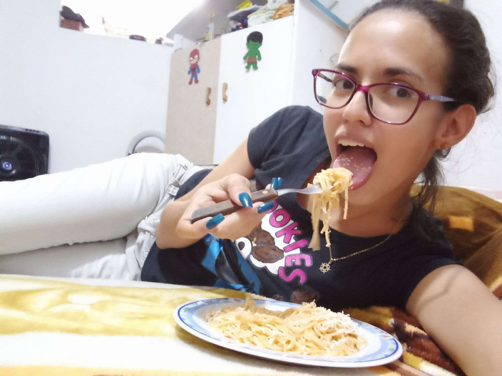 Liz Grey: Je suis tellement excitée d'être célibataire que parfois je baise...