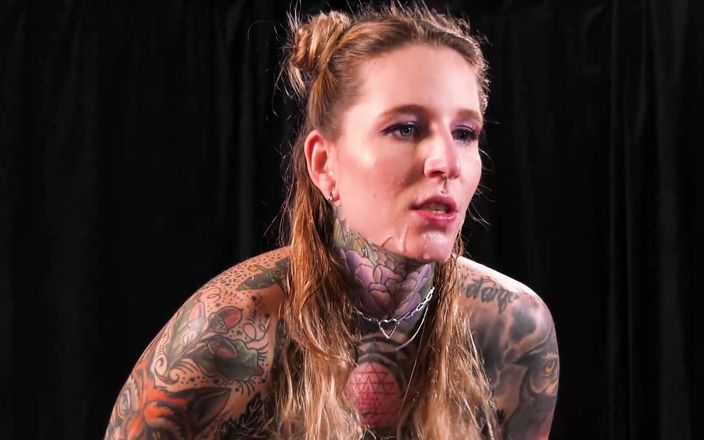 Gang Bang Germany: Si jalang bertatu dikongkek dengan betul dan membuat persembahan melancap