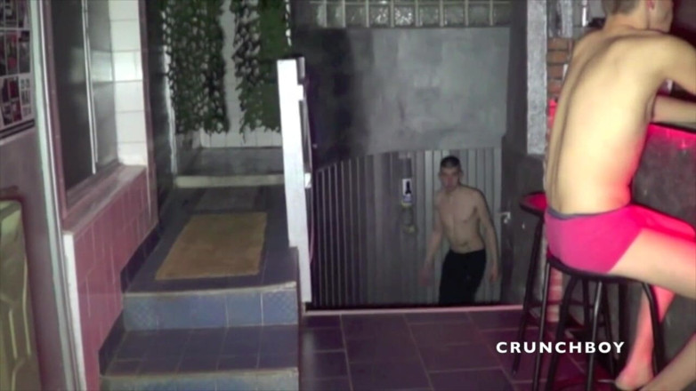 Crunch Boy: Młoda dziwka zerżnięta przez Kevina w dupę