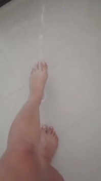 Piedi sexy sotto la doccia