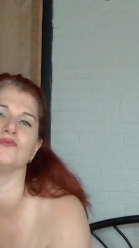 Se masturba delante de mí