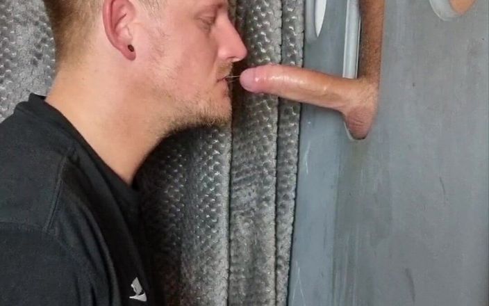 gaynaughtywelsh: 夫はグローリーホールで私をキャットフィッシングした