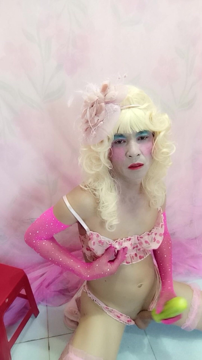 nguyen dang thien tri: Oanh Le Transgender Memakai Pakaian Dalam Lucah Seksi Avalanche Menggunakan...