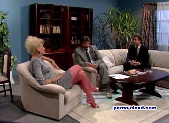 Porno Cloud: Foxy Lady dengan Pepek Terbuka.